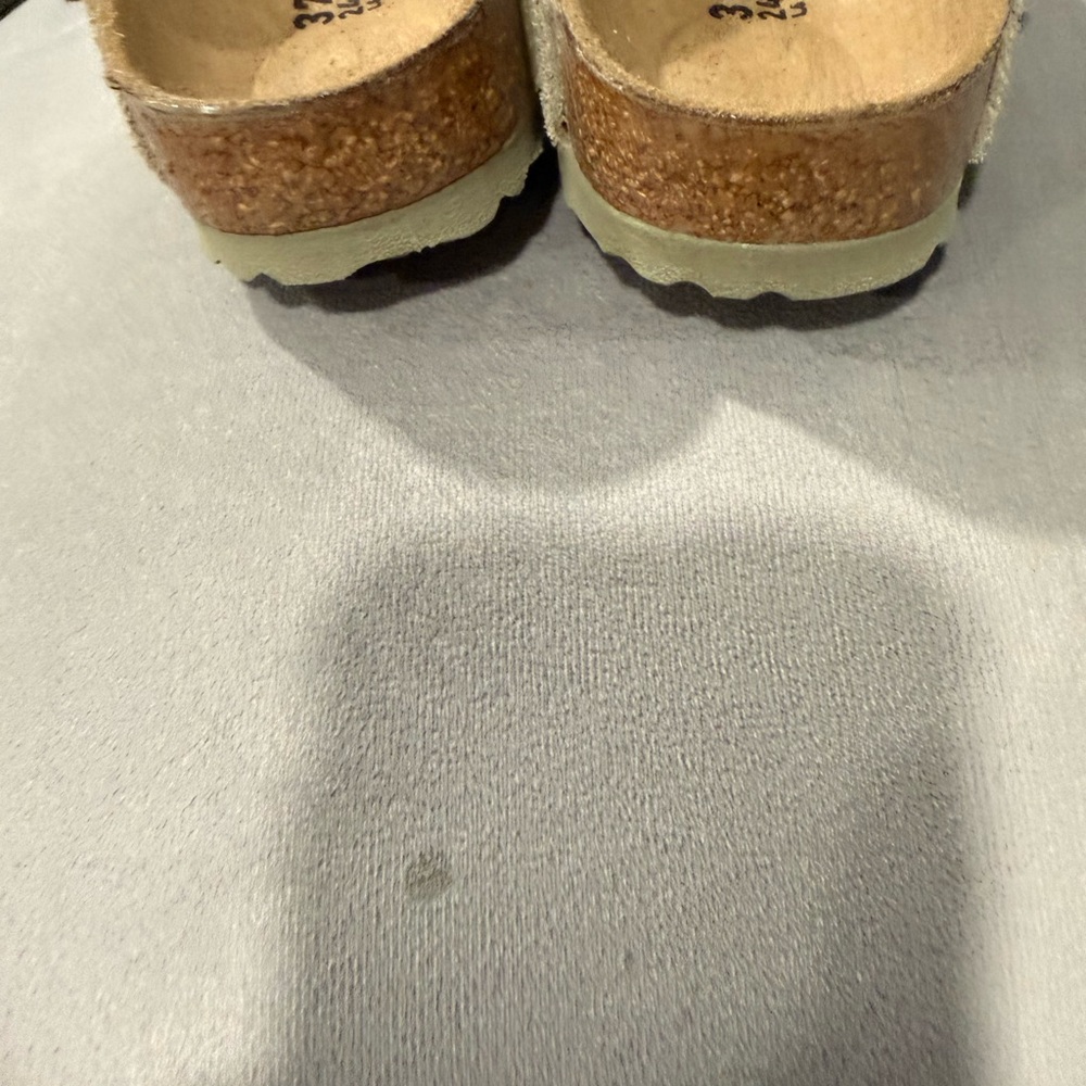 New never worn WOMENS BEIGE BIRKINSTOCK shoes - Picture 3 of 6